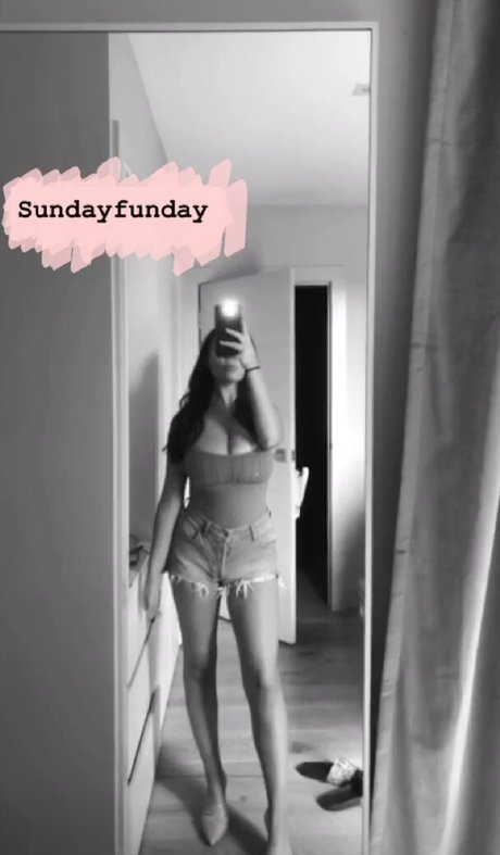 Darcy Buchan adult model archive