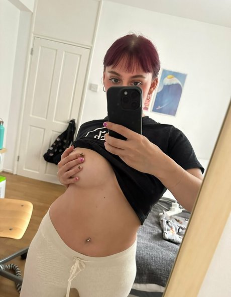 isabeldesire pretty pornstar pic