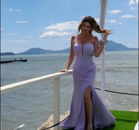 hung shemale onlyfans sex picture