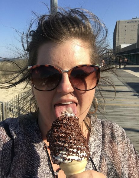 queen of spades Profile pic