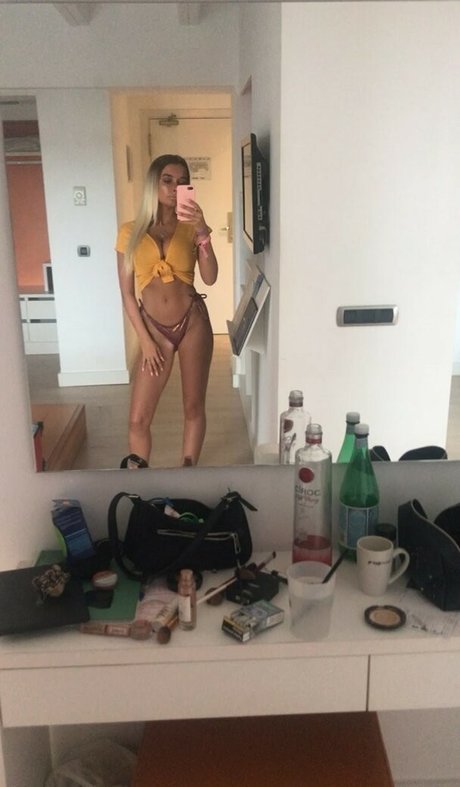 Lucy Cartlidge perfect model picture