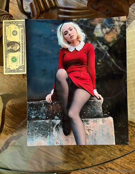 Mags IRL art model galleries