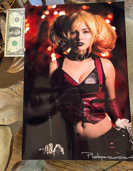 Mags IRL star naked photos