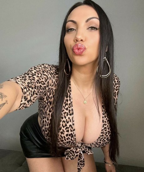 Crueltyfreecurves hot star image