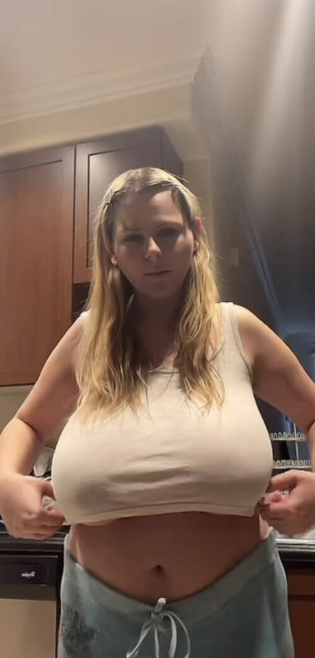 Emspensiveemily pornstar hot pic