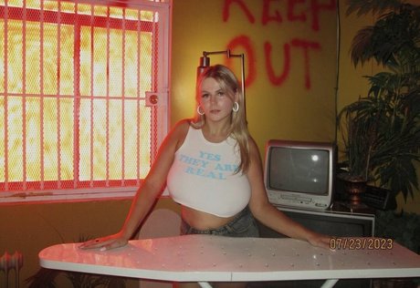 Emspensiveemily xxx star img