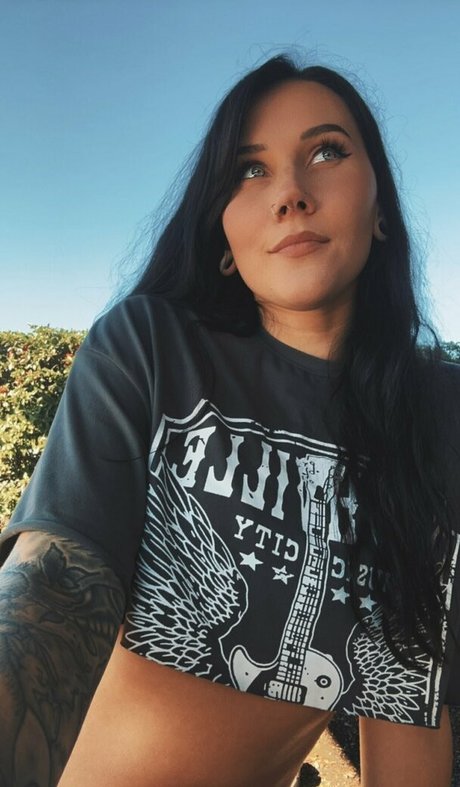 tully banks sex model photos