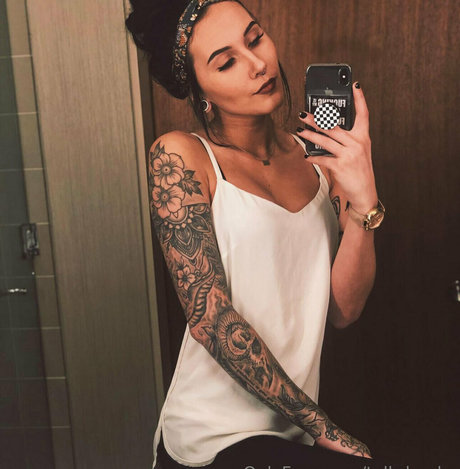 tully banks hot model gallery