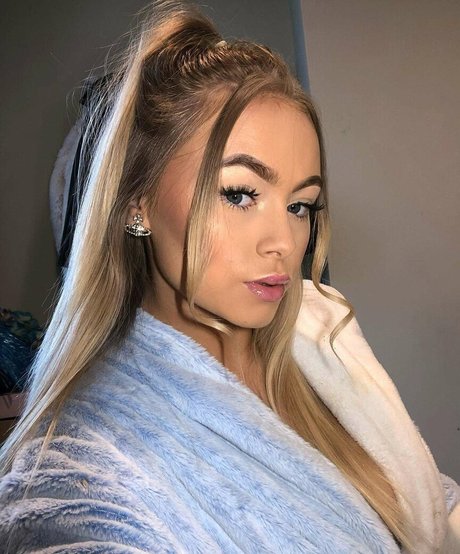 Lucy M erotic star images