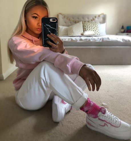 Lucy M pornstar art img