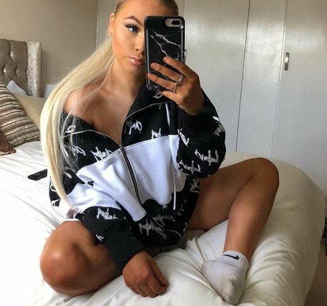 Lucy M star naked gallery