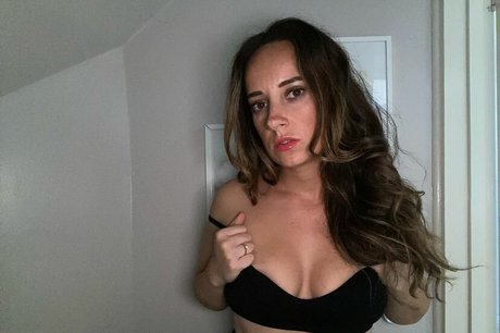 Scarlet Storm erotic model pictures