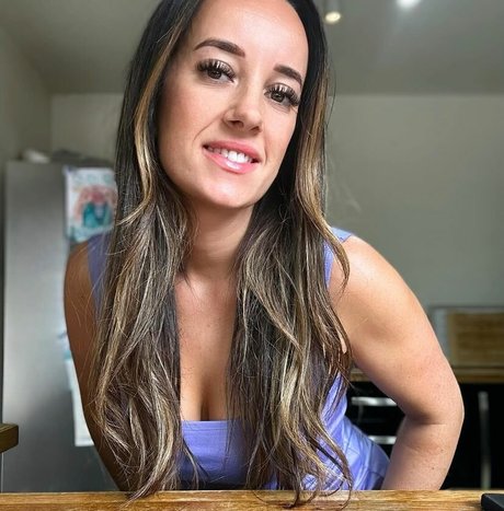 Scarlet Storm pretty star photos