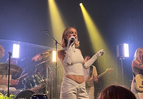 Pommelien Thijs model beautiful galleries