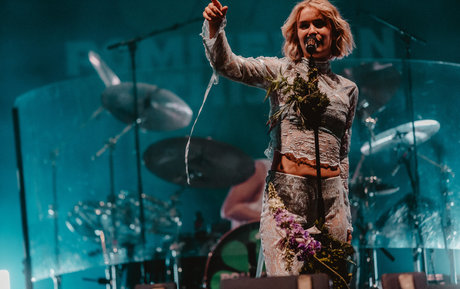 Pommelien Thijs naked model photos