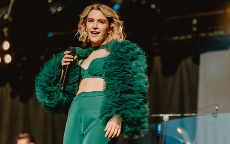 Pommelien Thijs erotic pornstar img