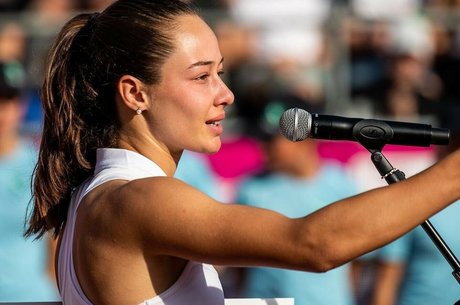 Zeynep Sonmez pretty model pic