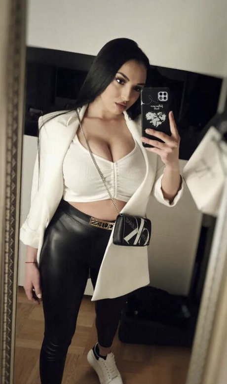 Ivana Milojevic star art galleries