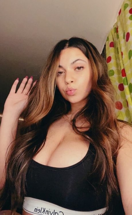 Ava Schillaci model adult img