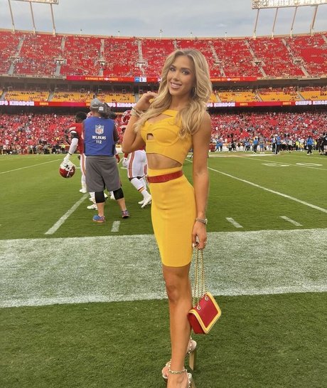 Gracie Hunt nude star photo