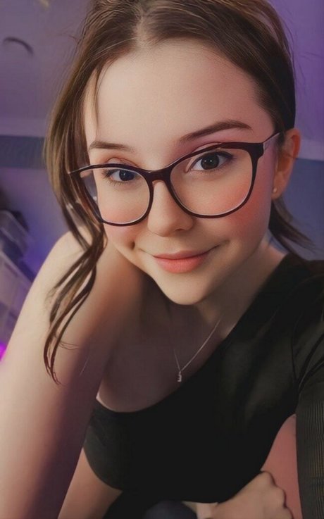 AndreaMaauad hot actress images