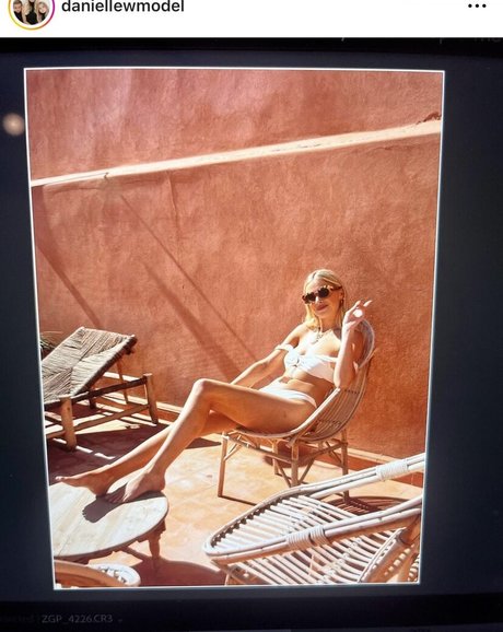 Danni Wells naked pornstar galleries