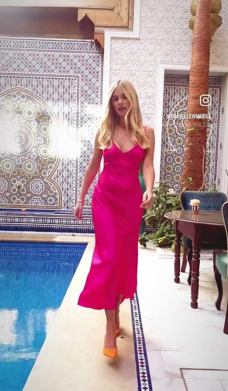 Danni Wells naked pornstar gallery