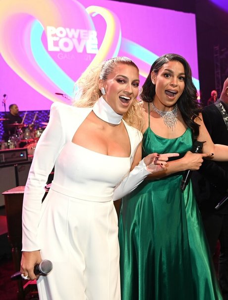 Tori Kelly star pretty photo