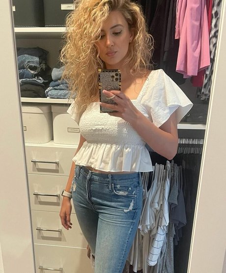 Tori Kelly pornstar erotic galleries