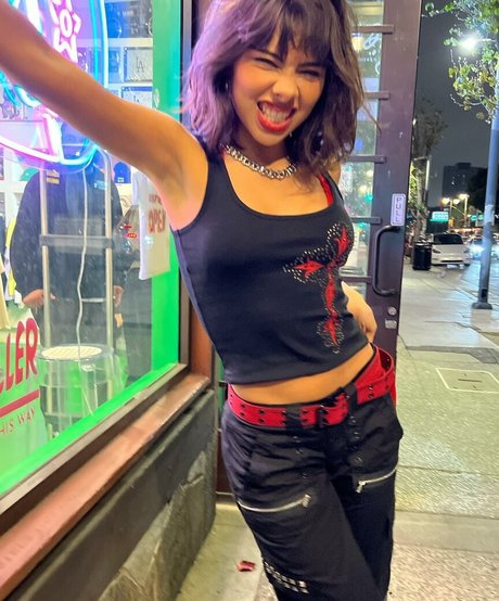 Xochitl Gomez xxx actress galleries