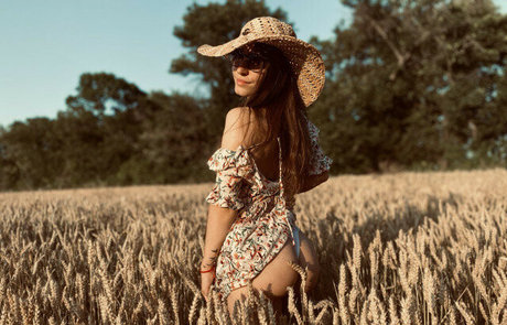 Comfort Xcams erotic model image