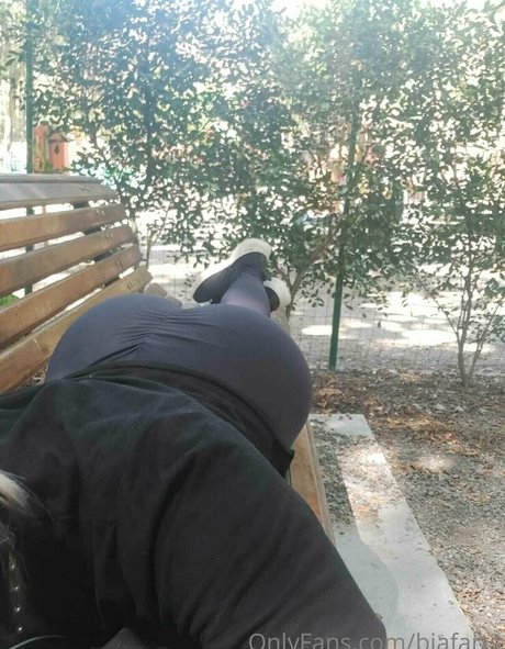 bia farts sexy actress pic