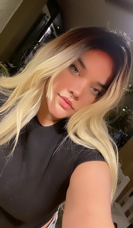 Honeygiri erotic star img