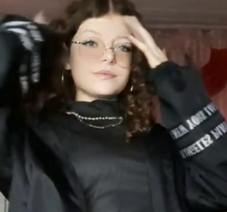 Gabi Karpinski hot star img