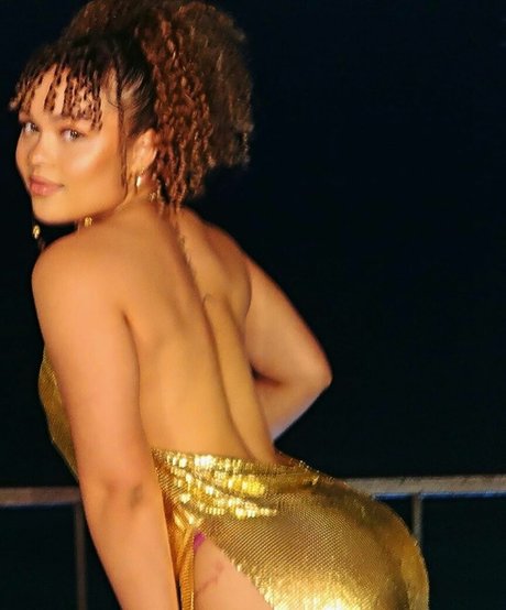 Tahani Anderson sexy model image