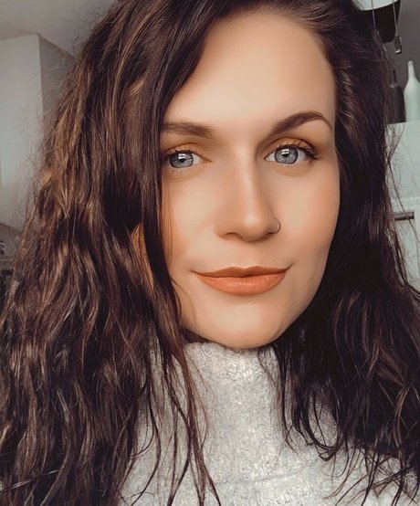 Taylor Hasty model exclusive img