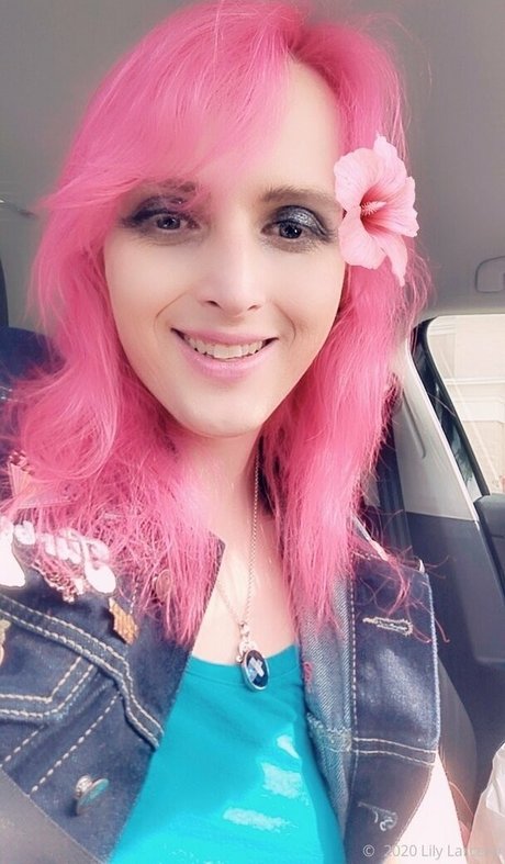 lilylarceny naked star pic