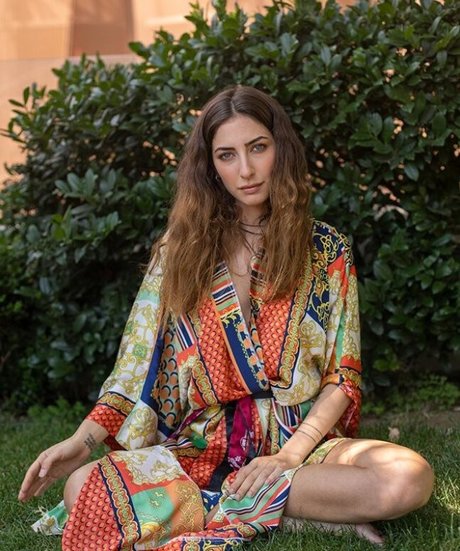 Hazar Motan naked actress picture