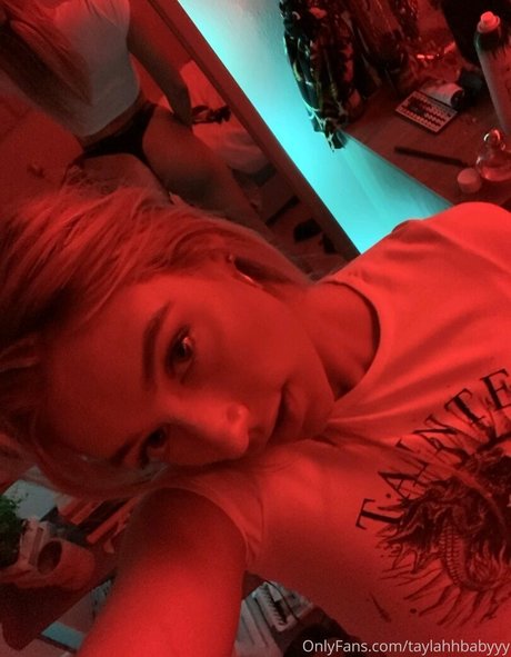 taylahhbabyyy star top pics