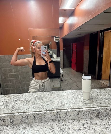 Jen Cardinal model adult picture