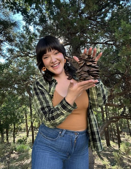 cherryishairy exclusive model pic