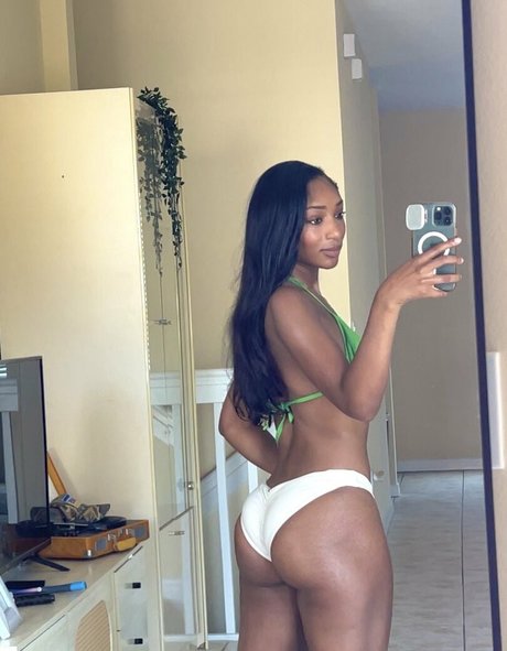 warriyah nude model pics