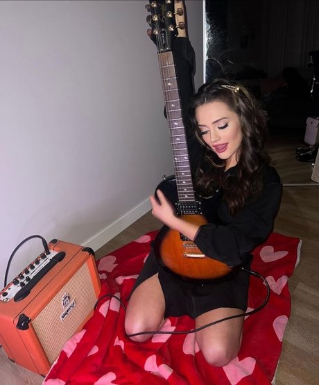 Mae Welsch model hd images