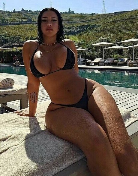 Mikaelabrbs pornstar nudes photo