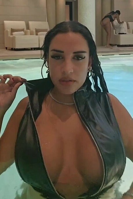 Mikaelabrbs pornstar exclusive pics