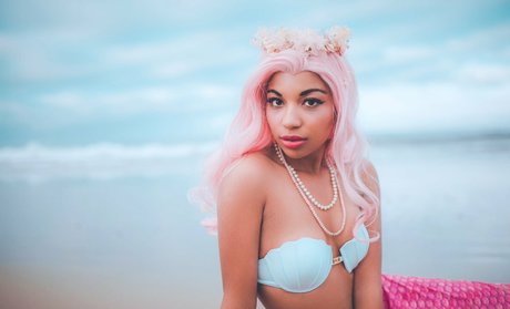 blonde yoga onlyfans top img