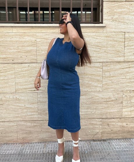 Anneris nudes model images