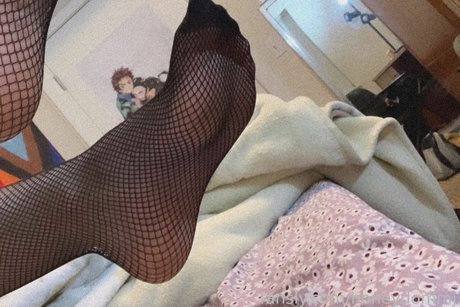 honeydommj naked model picture