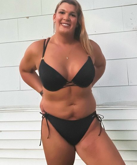 Rachel Doese sexy actress pics