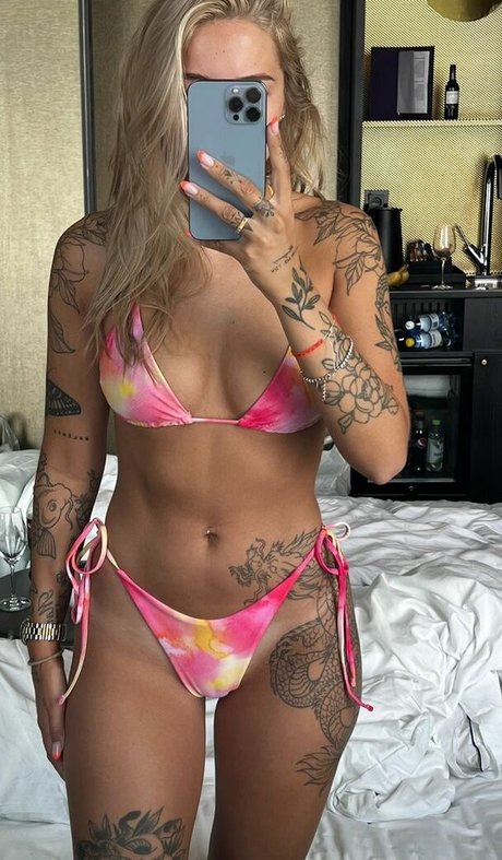 Nicci Hernestig erotic model pics